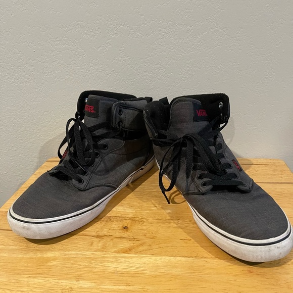 Vans - Picture 1 of 6